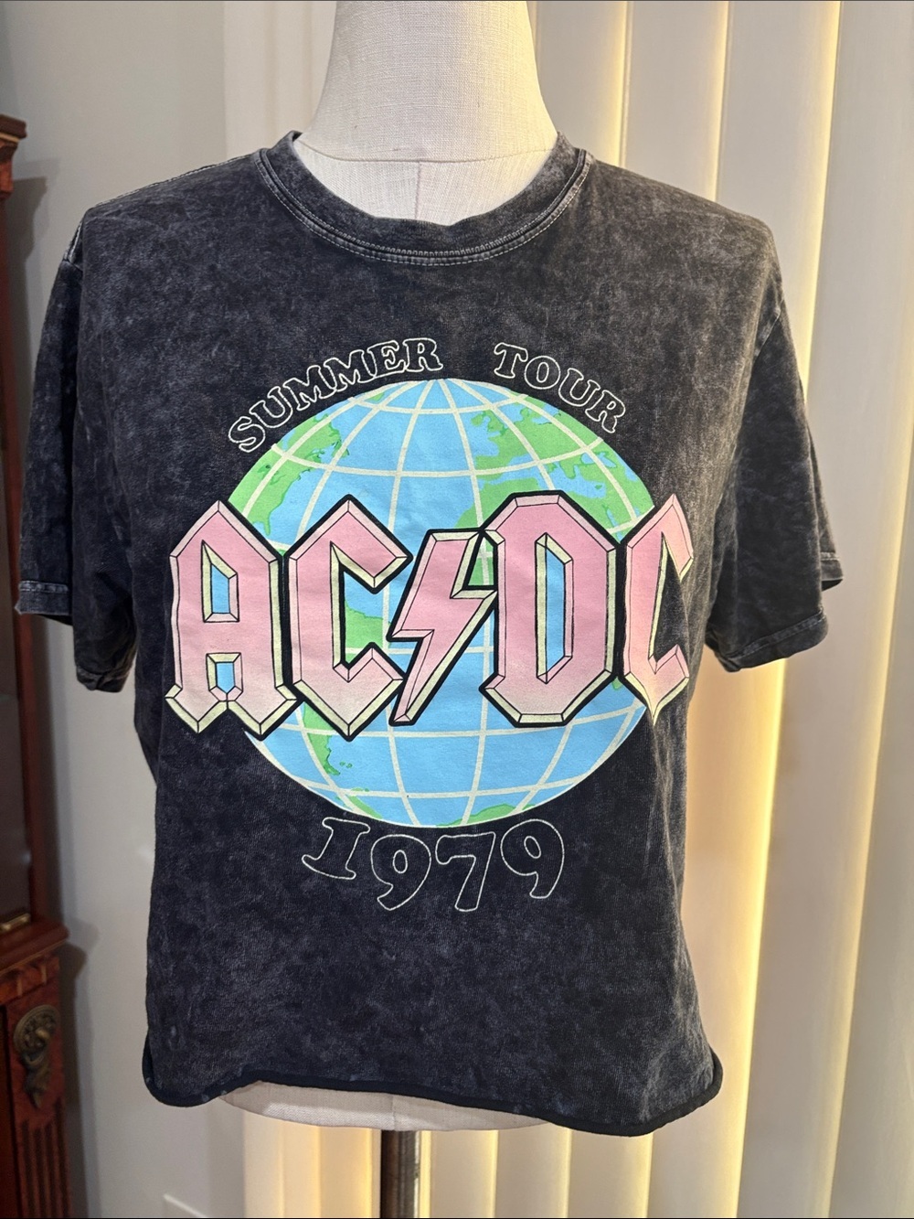 Women’s AC/DC Black mineral wash tie dye  summer 1979 tour crop tee size Med